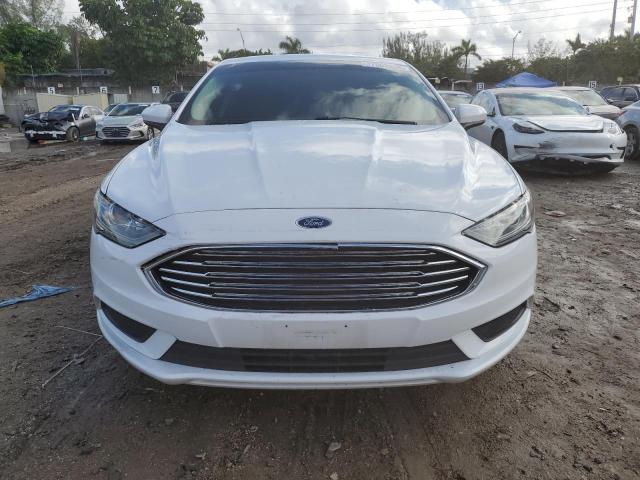 3FA6P0H76HR171845 - 2017 FORD FUSION SE WHITE photo 5