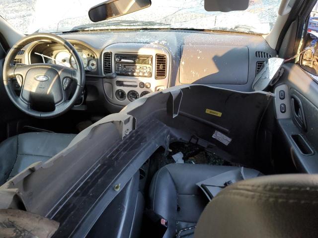 1FMCU03104DA00340 - 2004 FORD ESCAPE XLT WHITE photo 8