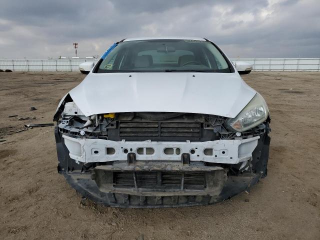 1FADP3F28FL287950 - 2015 FORD FOCUS SE WHITE photo 5