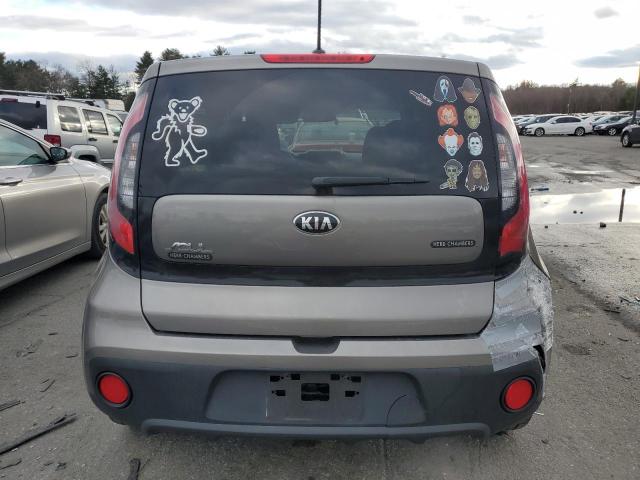 KNDJN2A29J7523690 - 2018 KIA SOUL GRAY photo 6