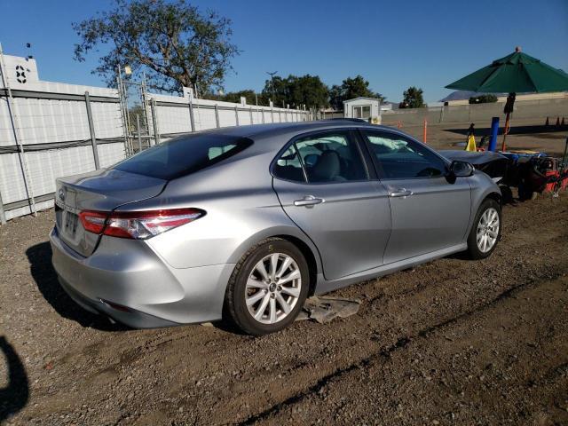 4T1B11HK9JU653272 - 2018 TOYOTA CAMRY L SILVER photo 3