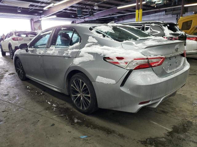 4T1G11AK7LU336819 - 2020 TOYOTA CAMRY SE SILVER photo 2