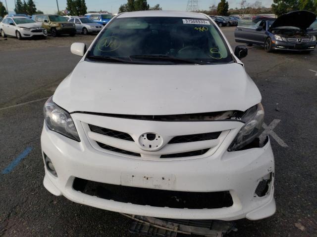 2T1BU4EE6BC670301 - 2011 TOYOTA COROLLA BASE WHITE photo 5