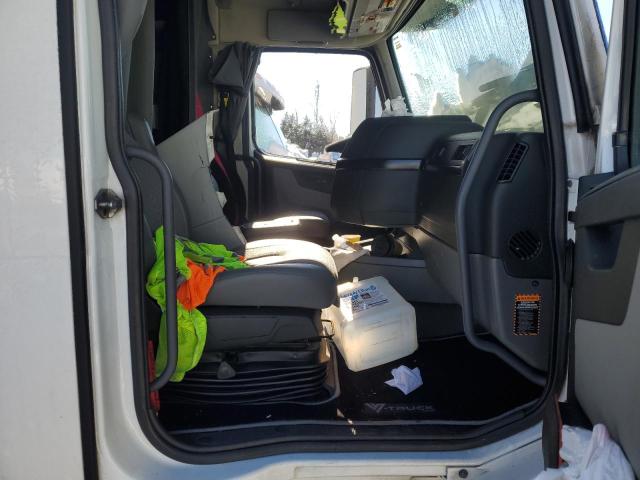 4V4NC9TJ0KN212462 - 2019 VOLVO VN VNL WHITE photo 10