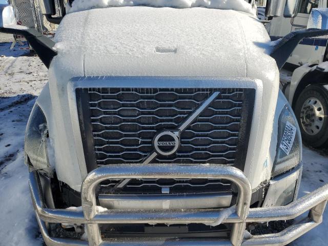 4V4NC9TJ0KN212462 - 2019 VOLVO VN VNL WHITE photo 11