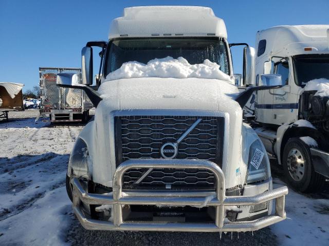 4V4NC9TJ0KN212462 - 2019 VOLVO VN VNL WHITE photo 5