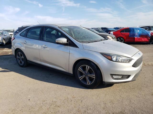 1FADP3FE6HL205467 - 2017 FORD FOCUS SE SILVER photo 4