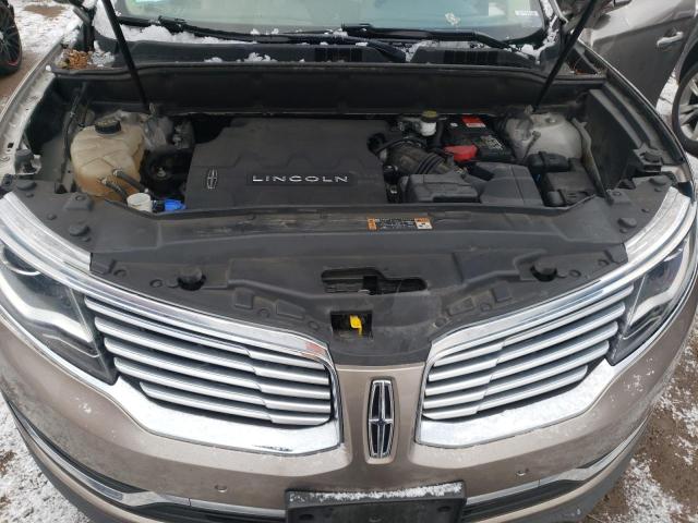 2LMPJ8LR5JBL36943 - 2018 LINCOLN MKX RESERVE أسمر صورة 12