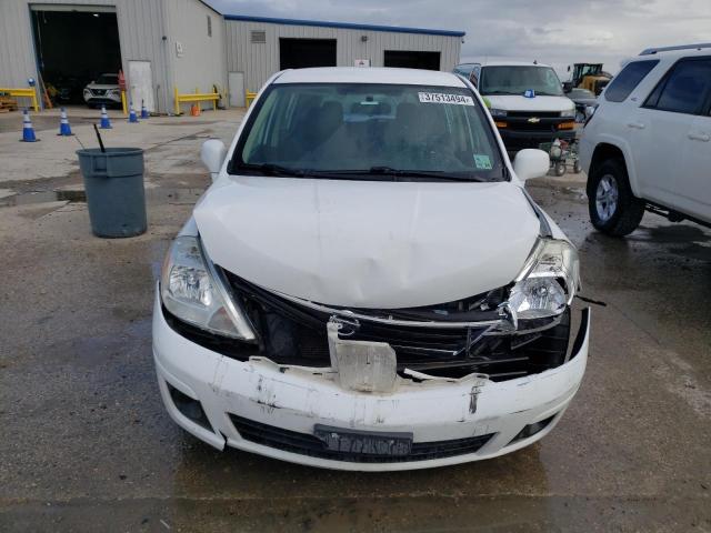 3N1BC1CP9CK256216 - 2012 NISSAN VERSA S WHITE photo 5