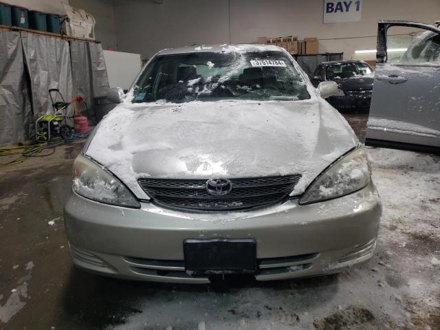 4T1BE32K62U070507 - 2002 TOYOTA CAMRY LE SILVER photo 5