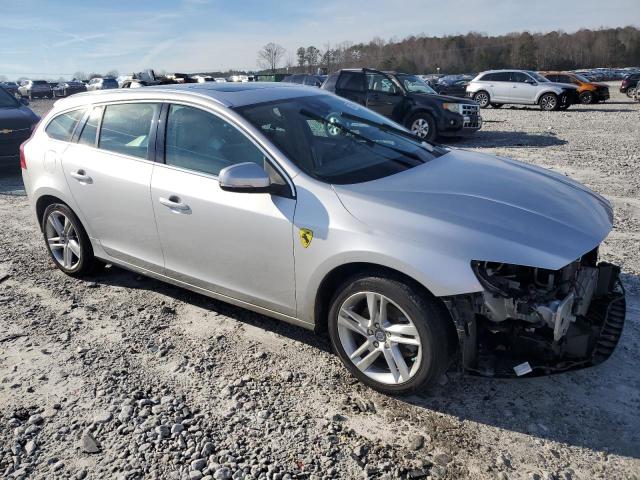 YV140MEB7F1209445 - 2015 VOLVO V60 PREMIER SILVER photo 4