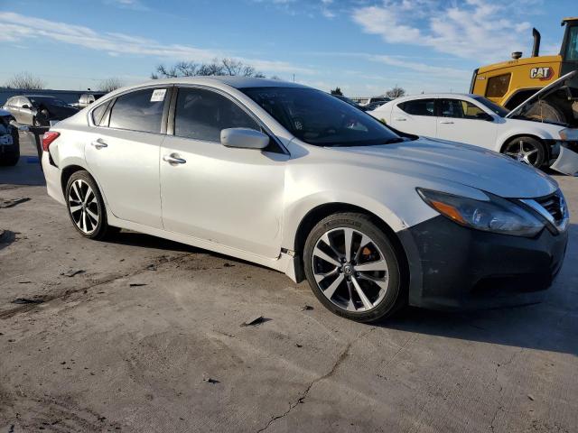 1N4AL3APXGC190901 - 2016 NISSAN ALTIMA 2.5 WHITE photo 4