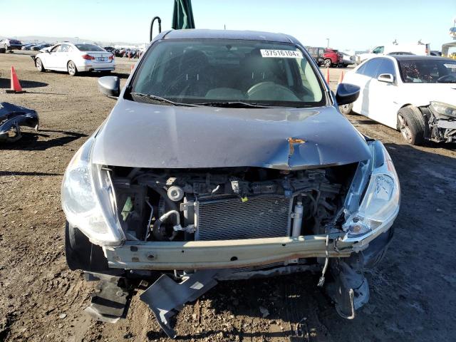 3N1CN7AP2HL816549 - 2017 NISSAN VERSA S SILVER photo 5