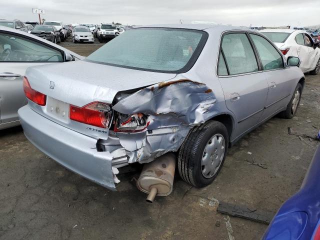 3HGCG6653YG704653 - 2000 HONDA ACCORD LX SILVER photo 3