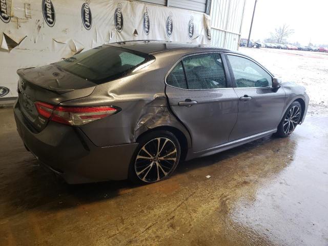 4T1B11HKXJU657847 - 2018 TOYOTA CAMRY L GRAY photo 3