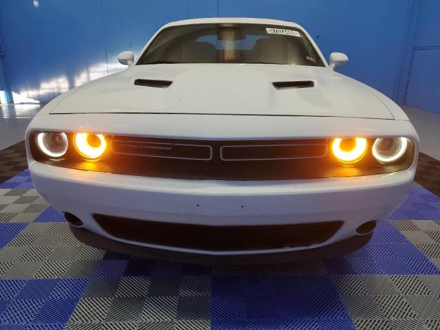 2C3CDZAGXJH294669 - 2018 DODGE CHALLENGER SXT WHITE photo 5