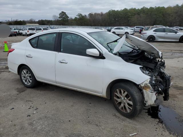 3N1CN7AP5JL864567 - 2018 NISSAN VERSA S WHITE photo 4