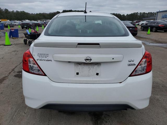 3N1CN7AP5JL864567 - 2018 NISSAN VERSA S WHITE photo 6