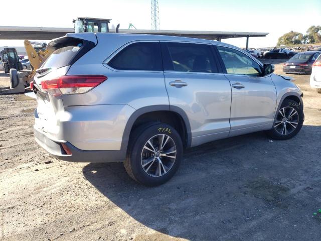 5TDZZRFH0JS241067 - 2018 TOYOTA HIGHLANDER LE SILVER photo 3