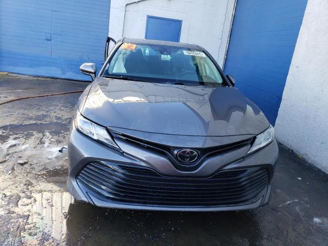 4T1C11AK0LU912362 - 2020 TOYOTA CAMRY LE GRAY photo 5