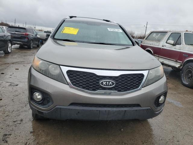 5XYKTDA17BG179665 - 2011 KIA SORENTO BASE GRAY photo 5