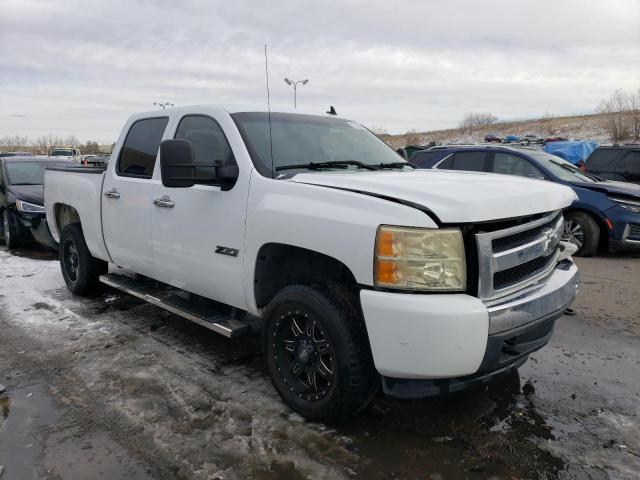 2GCEC13J371561542 - 2007 CHEVROLET SILVERADO C1500 CREW CAB WHITE photo 4