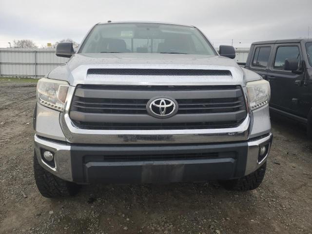 5TFUY5F1XFX445871 - 2015 TOYOTA TUNDRA DOUBLE CAB SR/SR5 SILVER photo 5