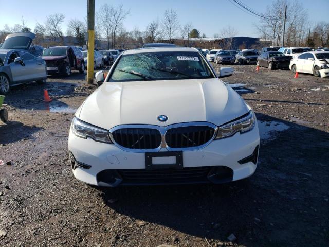 3MW5R7J04N8C36860 - 2022 BMW 330XI WHITE photo 5