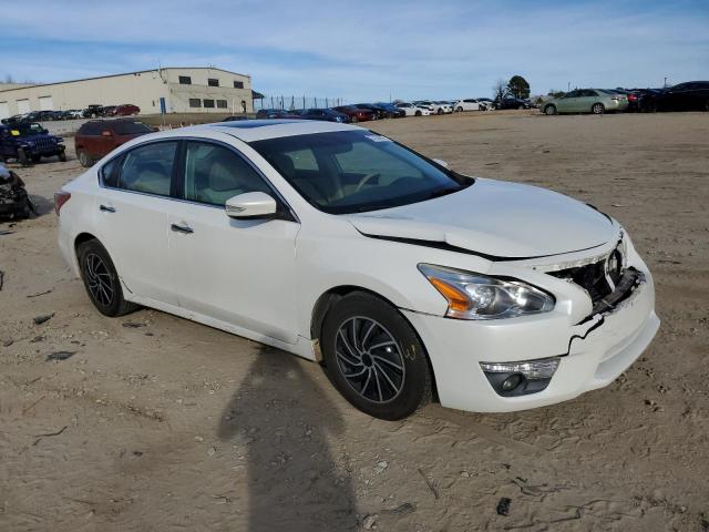 1N4AL3AP0DC917667 - 2013 NISSAN ALTIMA 2.5 WHITE photo 4