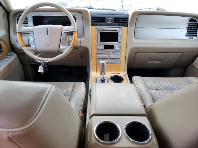 5LMFU28598LJ07948 - 2008 LINCOLN NAVIGATOR თეთრი ფოტო 8