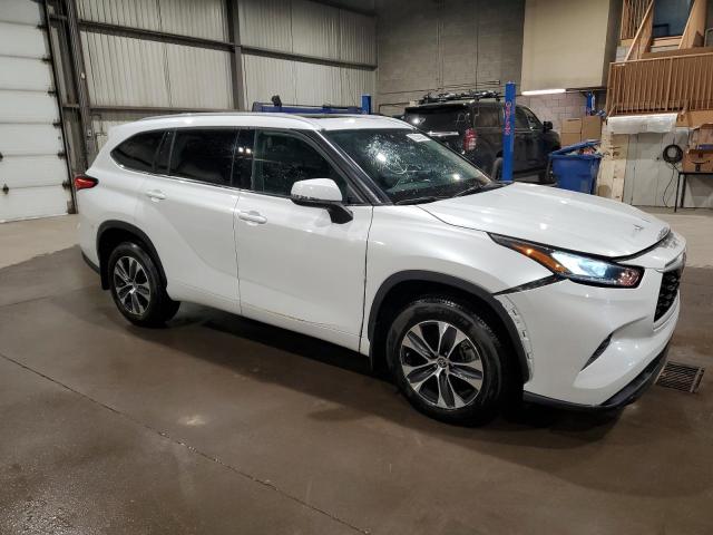 5TDGZRBH3NS243270 - 2022 TOYOTA HIGHLANDER XLE WHITE photo 4