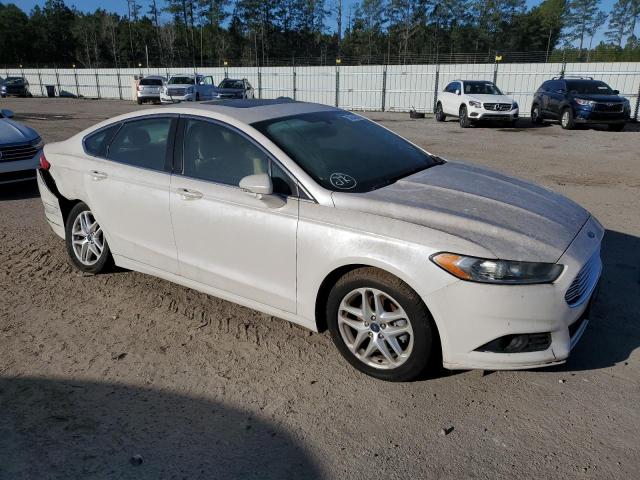 3FA6P0HR3DR119486 - 2013 FORD FUSION SE WHITE photo 4