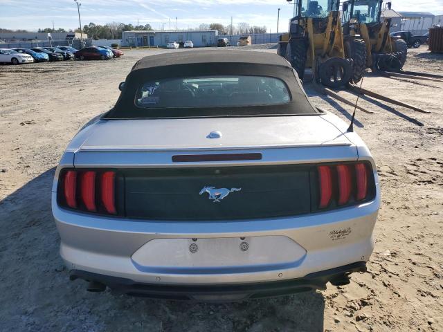 1FATP8UHXJ5132880 - 2018 FORD MUSTANG SILVER photo 6