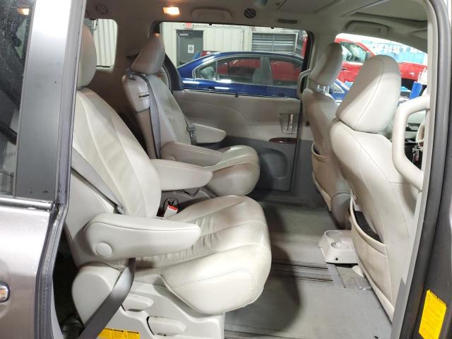 5TDYK3DC4DS358479 - 2013 TOYOTA SIENNA XLE GRAY photo 11