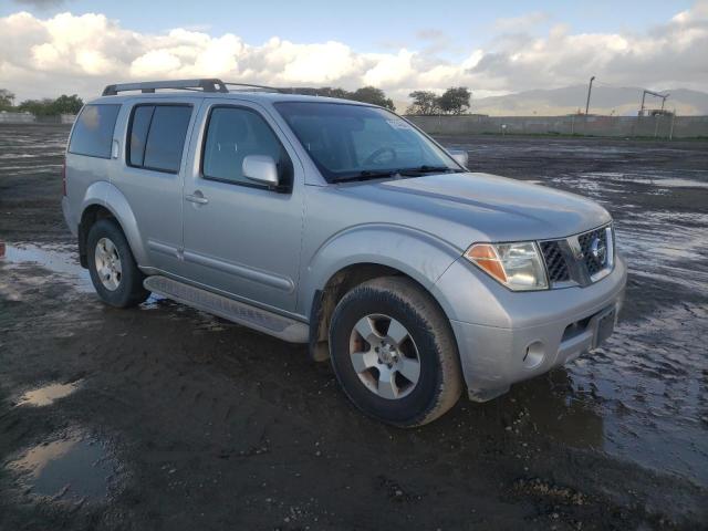 5N1AR18U75C783858 - 2005 NISSAN PATHFINDER LE 银色 照片 4
