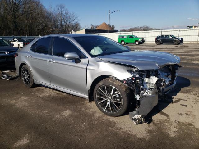 4T1G11AK2PU120821 - 2023 TOYOTA CAMRY SE NIGHT SHADE SILVER photo 4