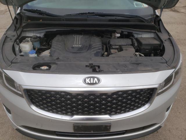 KNDMB5C11J6363919 - 2018 KIA SEDONA LX SILVER photo 12