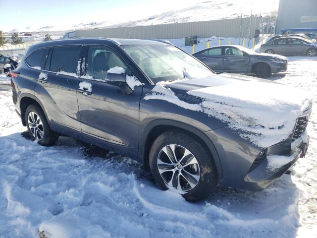 5TDHZRBH0NS593640 - 2022 TOYOTA HIGHLANDER XLE GRAY photo 4