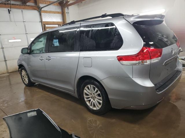 5TDYK3DC5BS063341 - 2011 TOYOTA SIENNA XLE SILVER photo 2