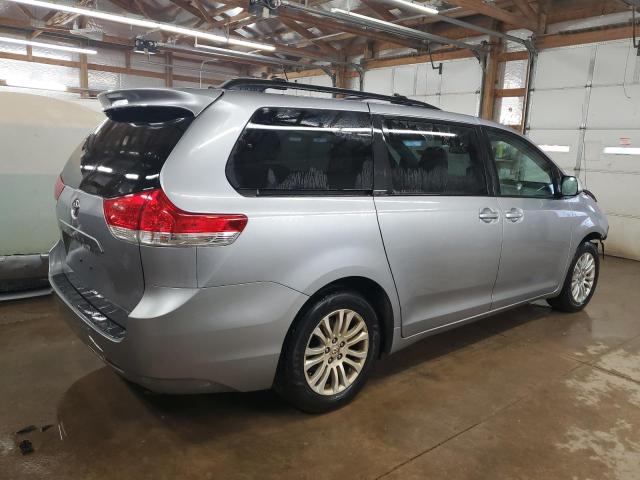 5TDYK3DC5BS063341 - 2011 TOYOTA SIENNA XLE SILVER photo 3