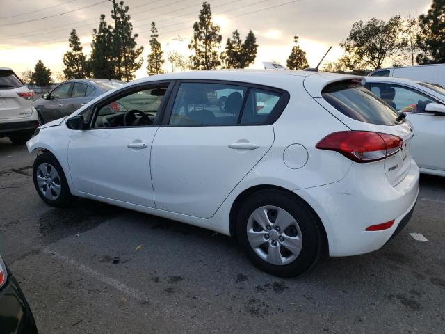 KNAFK5A82J5773169 - 2018 KIA FORTE LX WHITE photo 2