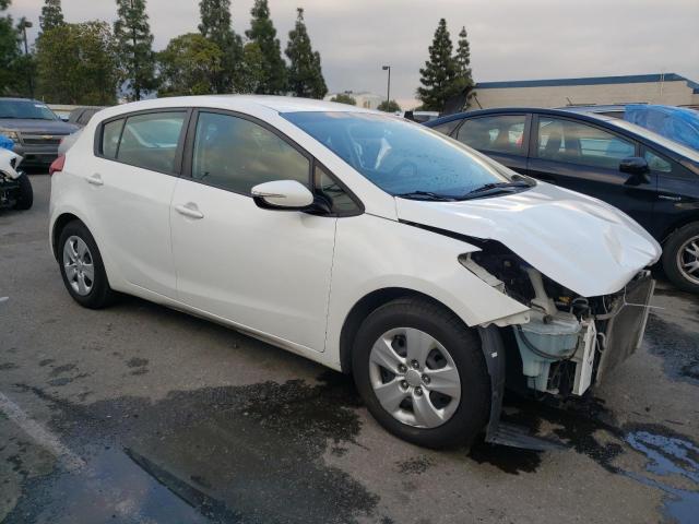 KNAFK5A82J5773169 - 2018 KIA FORTE LX WHITE photo 4