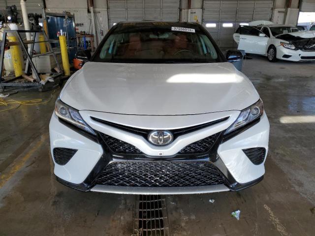 4T1B61HK0KU167646 - 2019 TOYOTA CAMRY XSE WHITE photo 5