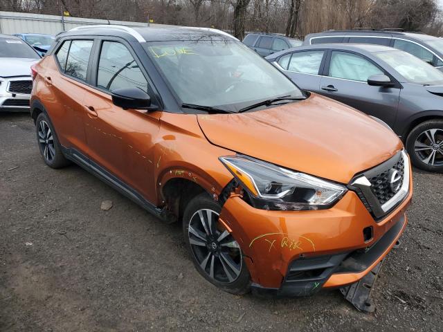 3N1CP5CU6JL527262 - 2018 NISSAN KICKS S ORANGE photo 4