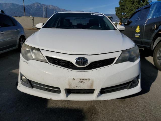 4T1BF1FK4CU140521 - 2012 TOYOTA CAMRY BASE WHITE photo 5