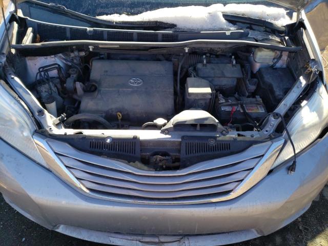 5TDDK3DC5FS102501 - 2015 TOYOTA SIENNA XLE SILVER photo 12