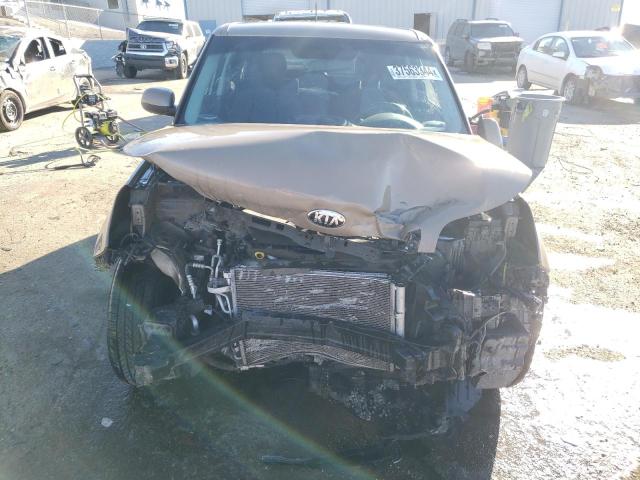 KNDJN2A21F7112131 - 2015 KIA SOUL BROWN photo 5