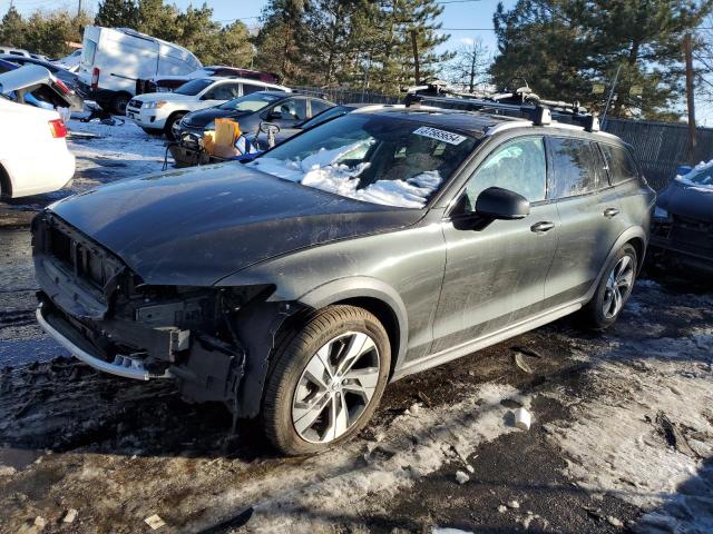 2020 VOLVO V60 CROSS T5 MOMENTUM, 