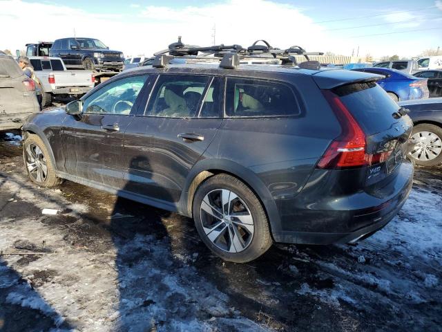 YV4102WK8L1039973 - 2020 VOLVO V60 CROSS T5 MOMENTUM GRAY photo 2