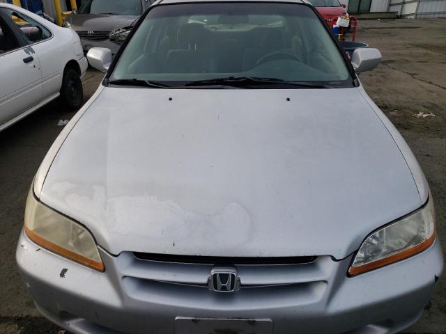 JHMCG6657YC000438 - 2000 HONDA ACCORD LX SILVER photo 5